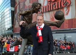 Arsenal ra mắt tượng Dennis Bergkamp