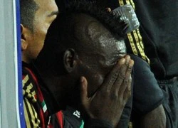 Balotelli bất ngờ "khóc nhè" ngay trên sân bóng