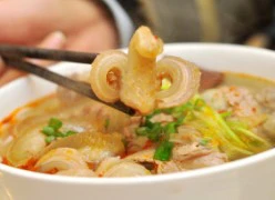 Bún pín bò, lưỡi bò giòn sần sật phố Hòa Mã