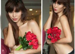 Hà Anh lấy hoa hồng che ngực cho ngày Valentine