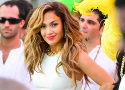 Jennifer Lopez bốc lửa khi quay MV bài hát World Cup