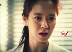 Jin Hee (Song Ji Hyo) uất ức vì bị ăn tát