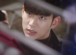 Kim Soo Hyun dùng một tay nhấc bổng kẻ thù