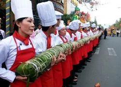 Kỷ lục bánh chưng, bánh tét, mâm ngũ quả 'khủng' trong Tết Nguyên đán