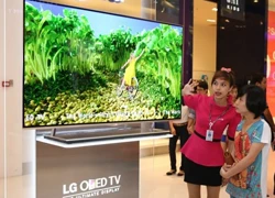 LG quảng cáo TV OLED siêu mỏng trên gáy tạp chí