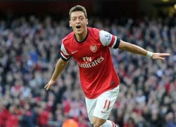 Mesut Ozil khoe ảnh "ngả ngốn" với chó cưng trên giường