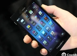 MWC 2014 - Ảnh thực tế BlackBerry Z3 giá rẻ vừa được ra mắt: Thiết kế đẹp, nam tính