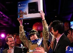 Ra mắt tại Nhật Bản, PS4 lại sắp cho Xbox One "hít khói"