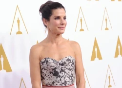 Sandra Bullock trẻ trung, gợi cảm ở tuổi 49