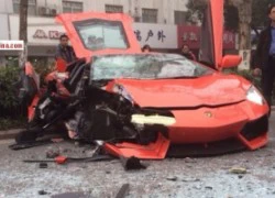 Siêu xe Aventador màu cam tan nát do va chạm với xe buýt