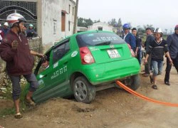 Tước bằng lái tài xế taxi &#8216;đánh võng&#8217; trước CSGT