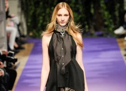 Alexis Mabille dùng tay áo làm thắt lưng ở Paris Fashion Week