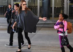 Angelina Jolie quá gầy như &#8216;bơi&#8217; trong áo