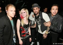 Backstreet Boys đi tour cùng Avril Lavigne