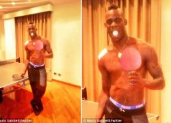 Bị gạch tên khỏi đội tuyển, Balotelli vẫn quậy