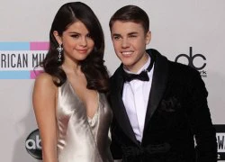 Bieber đến thăm và tặng nước hoa cho Selena Gomez