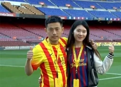 Cầu hôn bạn gái xinh đẹp trên sân Nou Camp