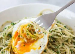 [Chế biến] - Mỳ spaghetti và trứng ốp la