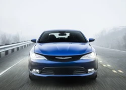 Chrysler 200 2015 tiết kiệm nhiên liệu bất ngờ