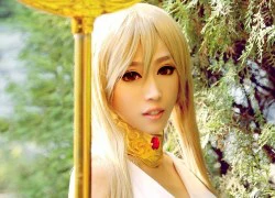 Cosplay nữ thần Athena trong Saint Seiya Online