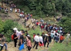 Đi chơi chùa Hương Tích, một thanh niên ngã tử vong