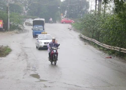 "Dốc Lĩnh Nam tiềm ẩn tai nạn giao thông": Không cơ quan nào nhận trách nhiệm!