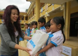 Đồng phục mới đến với học sinh vùng cao