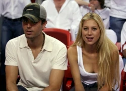 Enrique Iglesias thích kiểu sex "hoang dã" với kiều nữ Kournikova