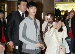 Fans nháo nhào chạy theo &#8220;Người ngoài hành tinh&#8221; &#8211; Kim Soo Hyun ở sân bay