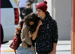 Gia đình lo sợ Selena bỏ nhà theo Justin Bieber