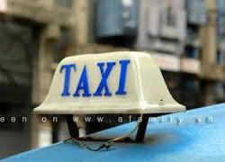 Hà Nội: Tóm gọn taxi dù "chặt chém" 3 du khách nước ngoài