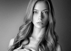 Hannah Ferguson lần đầu cởi cả áo cả quần