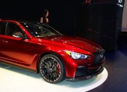 Infiniti Q50 Eau Rouge - Xe sang sử dụng động cơ siêu xe