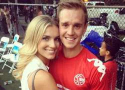 Karalyn West - "liều doping" của tiền vệ Stuart Holden