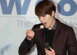 Kim Woo Bin &#8220;đốn tim&#8221; người hâm mộ khi tự nhiên ăn uống