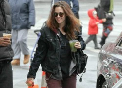 Kristen Stewart phấn chấn sau khi nghe Robert Pattinson vẫn độc thân