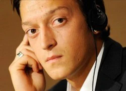 Mesut Oezil thù hận phóng viên?