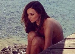 Miranda Kerr thoát y giữa trời lạnh 5 độ C