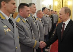 Putin khen quân Nga can đảm khi sáp nhập Crimea