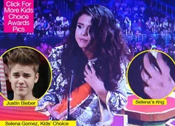 Selena Gomez tự tin khoe nhẫn do Justin Bieber tặng