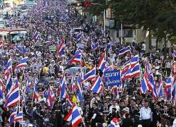 Súng lại nổ ở Bangkok, 2 người... không biểu tình bị thương