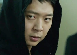 Tae Kyung (Yoochun) chống lại hàng chục cảnh vệ