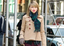 Taylor Swift duyên dáng "lẻ bóng" trên phố