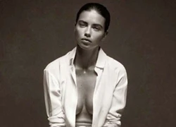 'Thiên thần nội y' Adriana Lima khoe ngực lấp ló