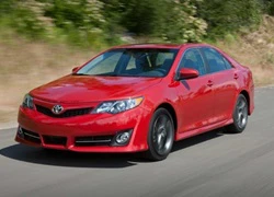 Toyota Camry 2015 có diện mạo gần giống Corolla và Avalon