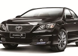 Toyota giới thiệu Camry 2.0 cao cấp hơn