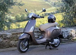 Vespa Primavera 150 giá 2.710 USD tại Indonesia