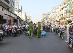 Xe buýt cán chết học sinh, giao thông kẹt cứng