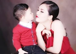 Á hậu Thụy Vân khoe hạnh phúc khi được con trai yêu