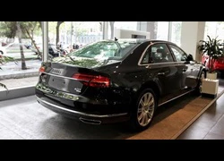 Audi A8L 2014 đèn "ma trận" bất ngờ về Việt Nam